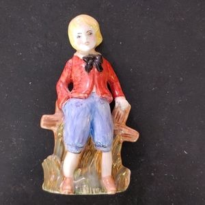 Figurine, 4.75" tall